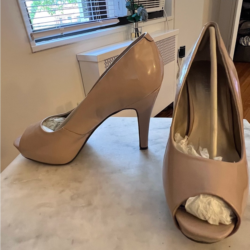 Nude Color Pumps- like new!